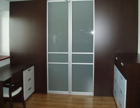 Posuvné dveře ASTIN, vstup do šatny.