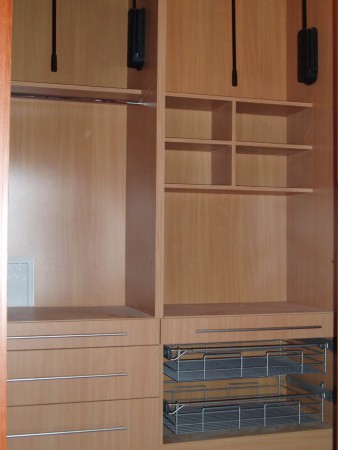 Vnitřní členění vestavných skříní.